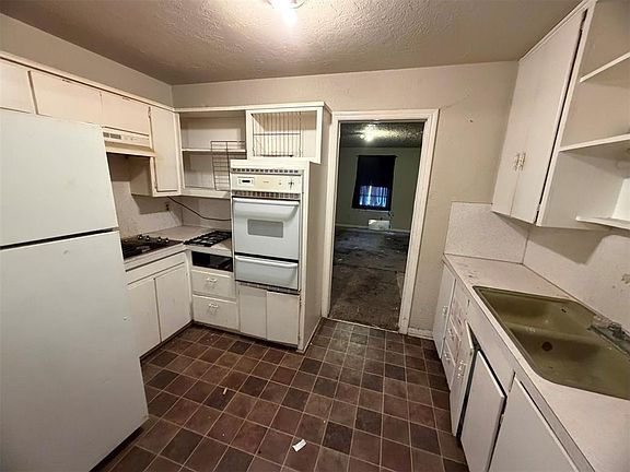 4th image of 3200 NW 29th St