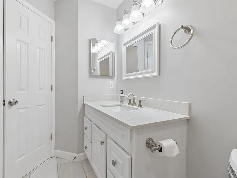 812 E Willow Point Pl — Photo 31