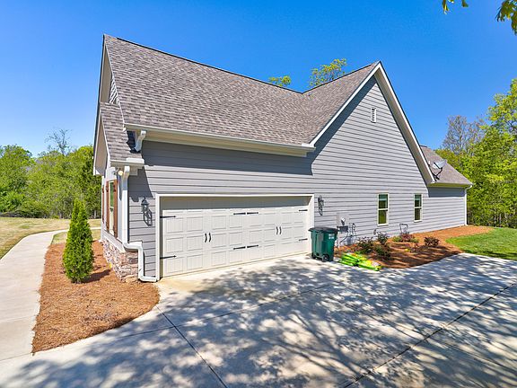 4th image of 44 Village Ridge