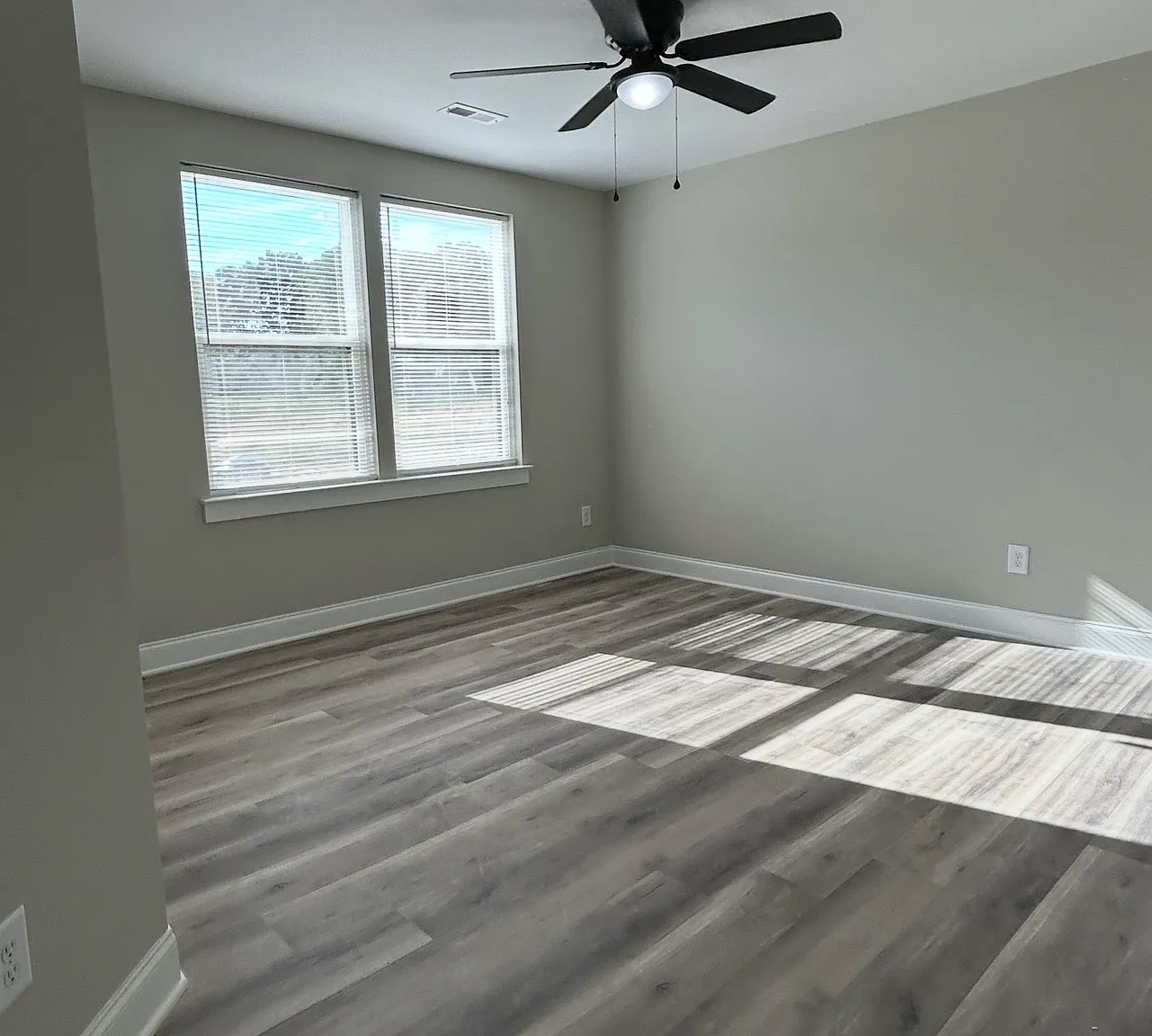 4 bed, 2.5 bath, 1867 sqft, $2,000 — Photo 2