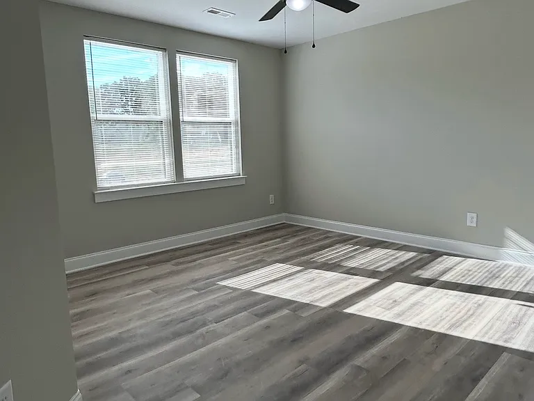 115 Woodstone Ln — Photo 2