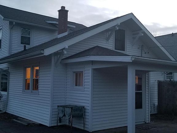 3rd image of 306 Iroquois Ave