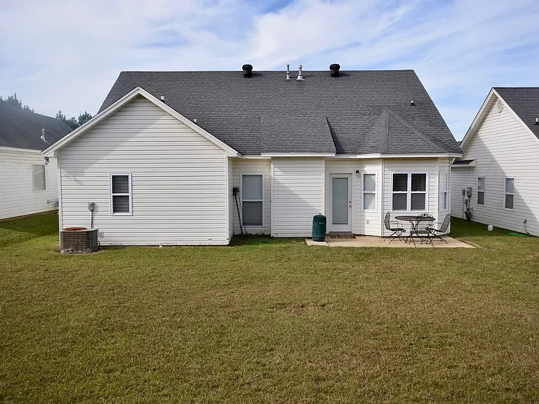 2306 Desiree St — Photo 17