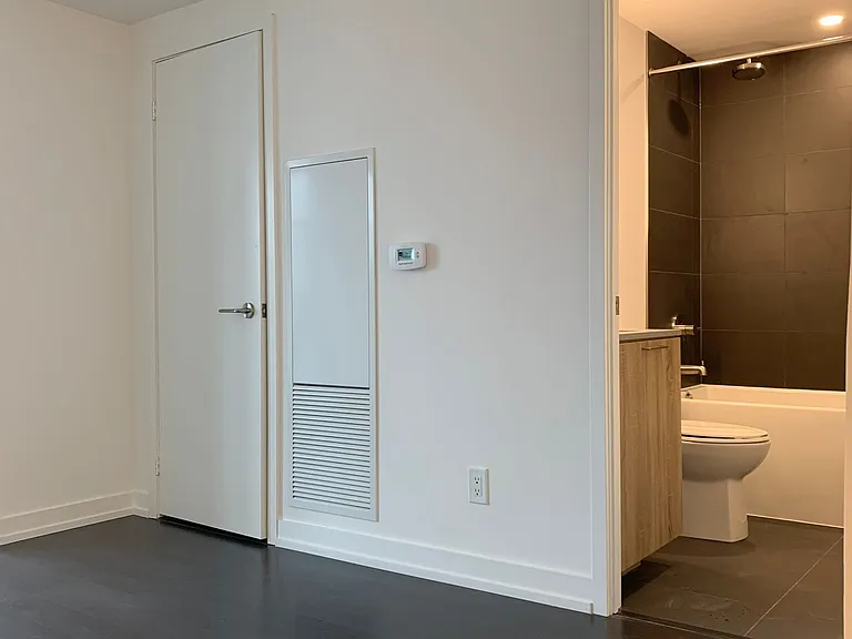 19 Western Battery Rd #3105 — Photo 3
