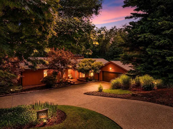 1102 Deerfield Dr, Blacksburg, VA 24060