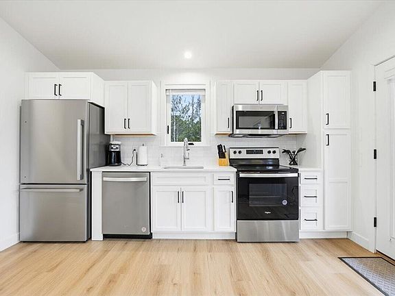 4th image of 17 Canter Way #17