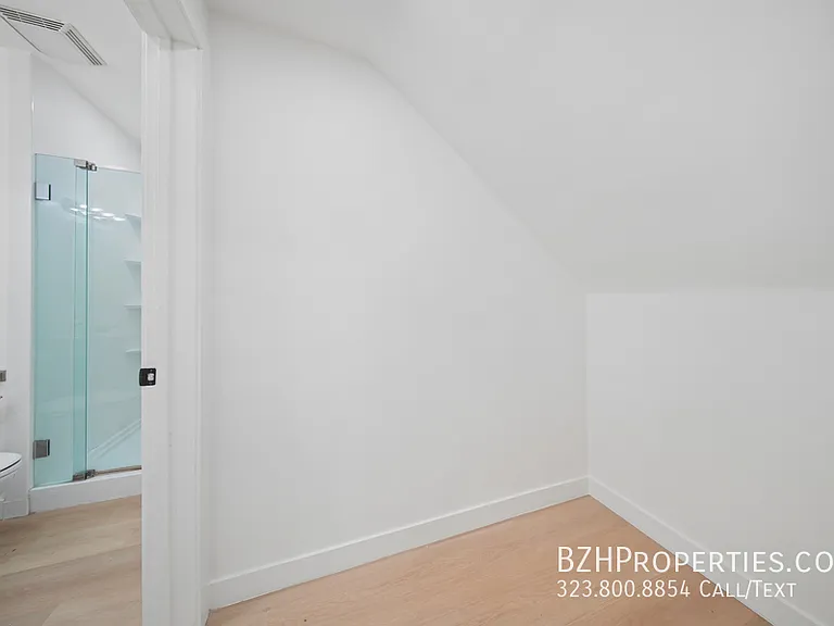 919 S Sherbourne Dr #1C — Photo 17