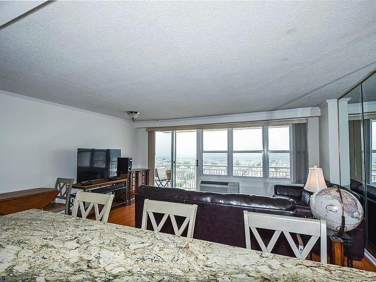 9400 Atlantic Ave #1116 — Photo 6
