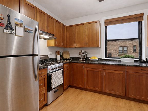 4th image of 7023.5 N Sheridan Rd #3S