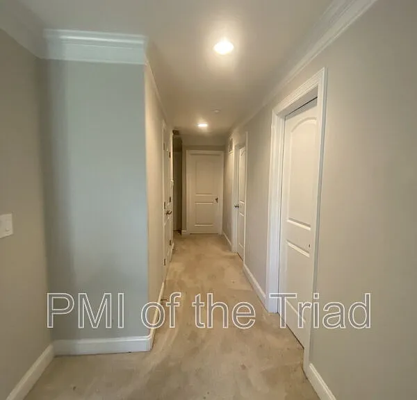 2953 York Place Dr — Photo 5