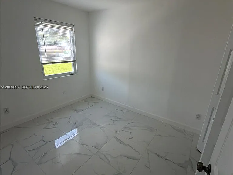 729 SW 3rd St #2 — Photo 9