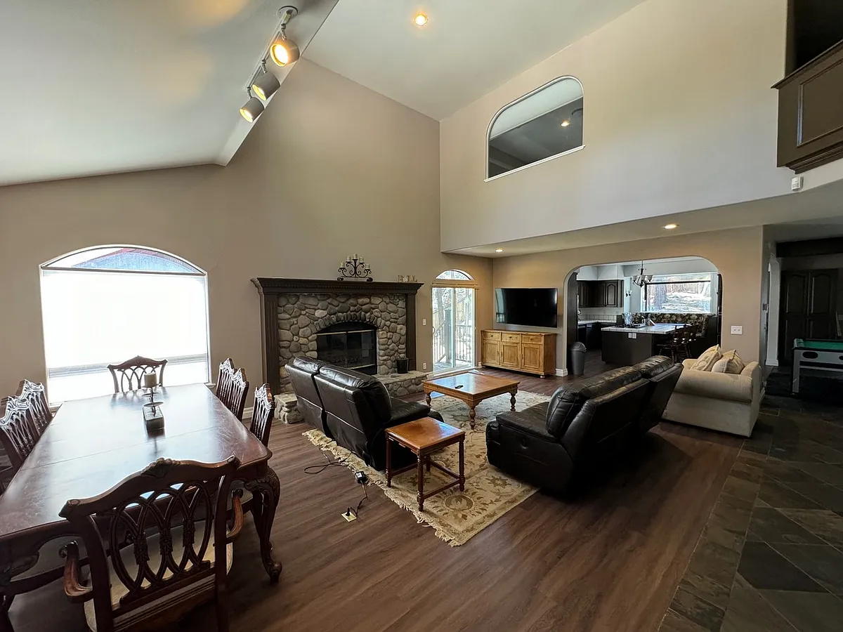 Building Photo - 108 Meadow Dr