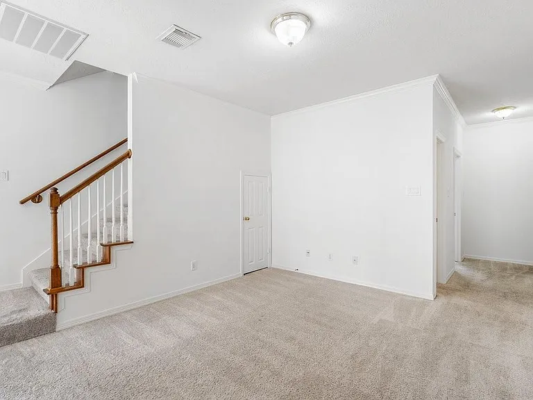 5913 Dolores St #B — Photo 18