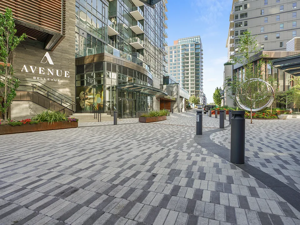 889 Avenue Square 103rd Ave NE #610