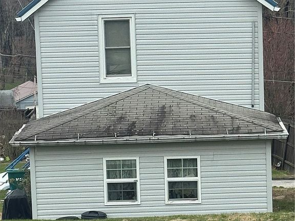 2nd image of 122 E Broad St