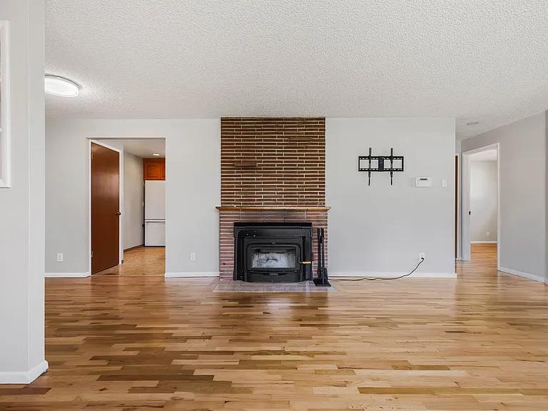 517 Pecks Dr — Photo 4