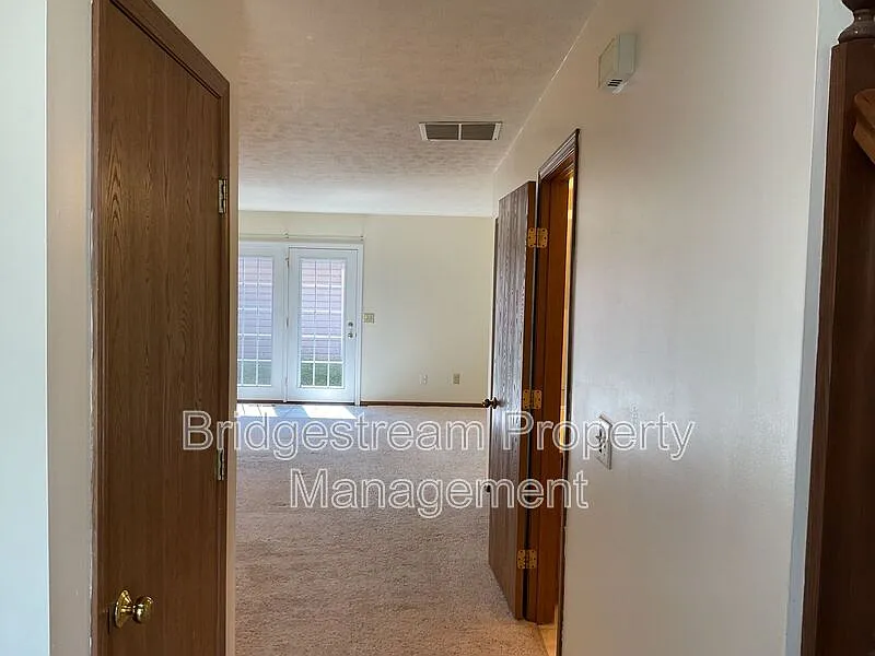 2 bed, 2.5 bath, 1200 sqft, $1,100 — Photo 2