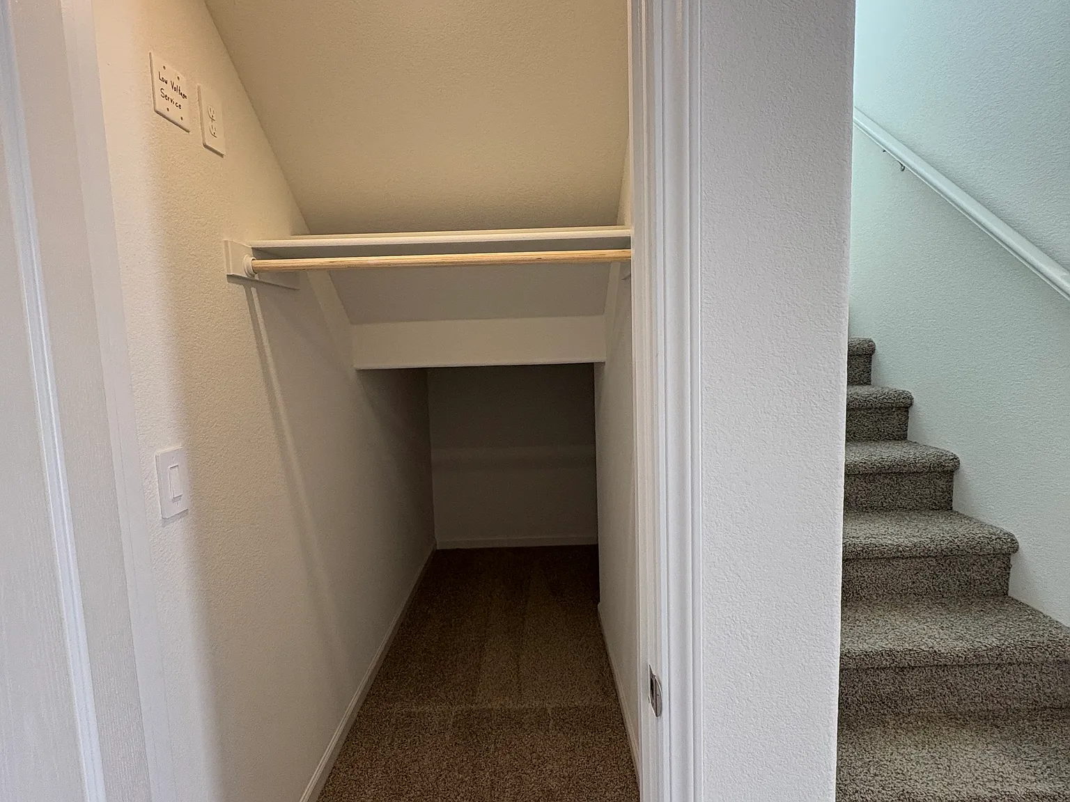 4 bed, 2484 sqft, $3,100 — Photo 3