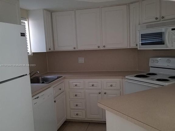 5th image of 8323 Lake Dr APT 201