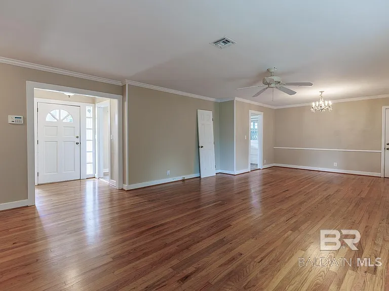 208 Pinecrest Ln — Photo 4