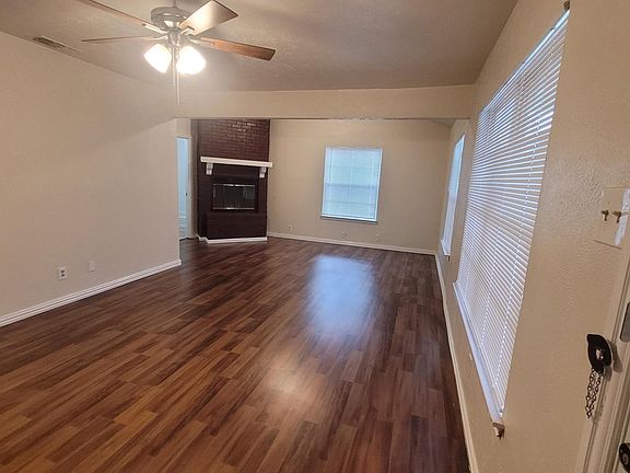 2nd image of 916 Tierra Dr