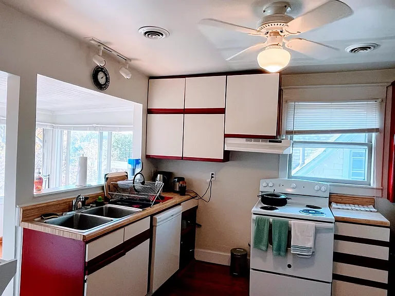 526 King George Ave SW #4 — Photo 22