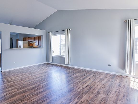 4th image of 2491 Roxbury Ln