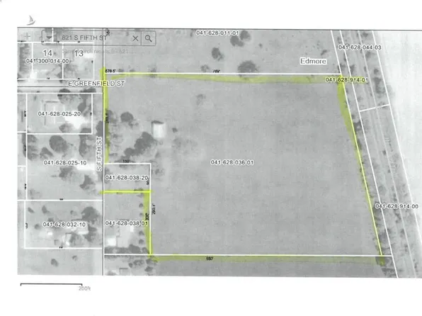 621 S 5th St, Edmore, MI 48829