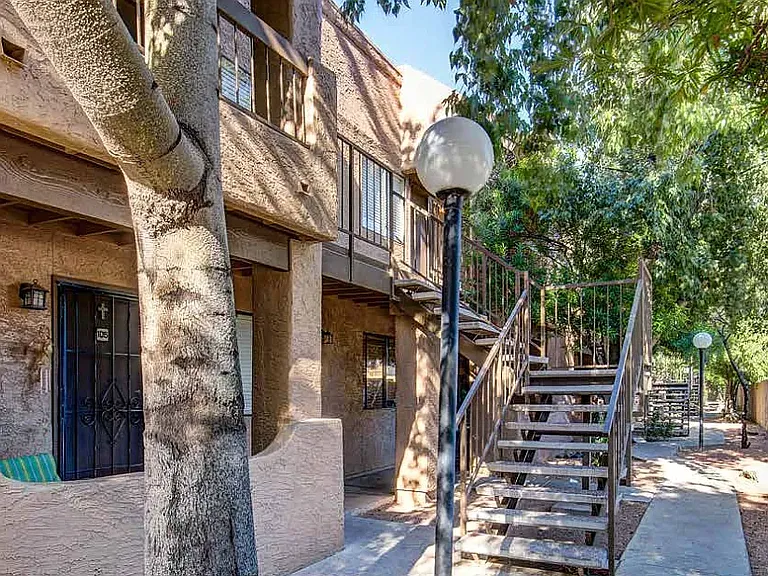 Catalina Apartments - 117 — Photo 13