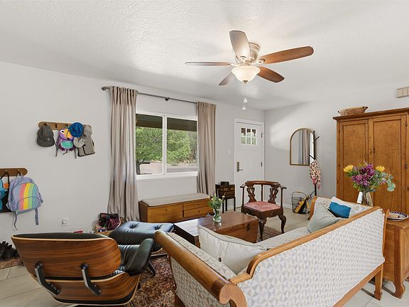 5th image of 210 Las Mananitas St