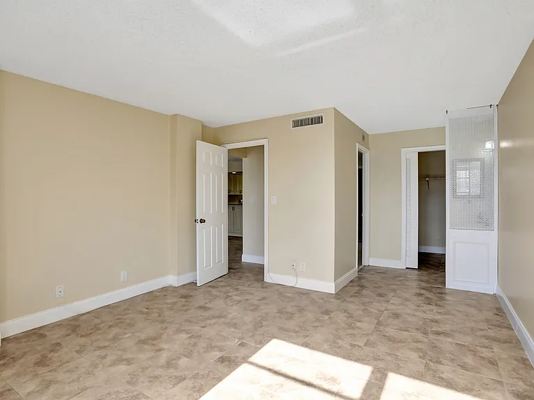 3 Royal Palm Way — Photo 27
