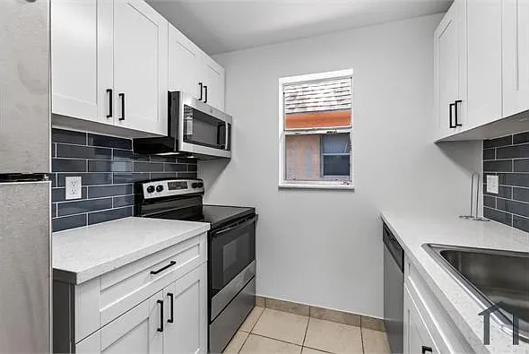 2 bed, 800 sqft, $2,500 — Photo 4