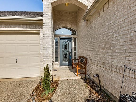 3rd image of 5604 Hillview Ct