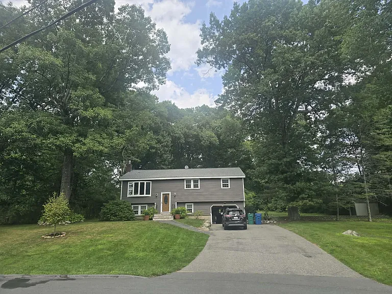 9 Putney Cir #B — Photo 2