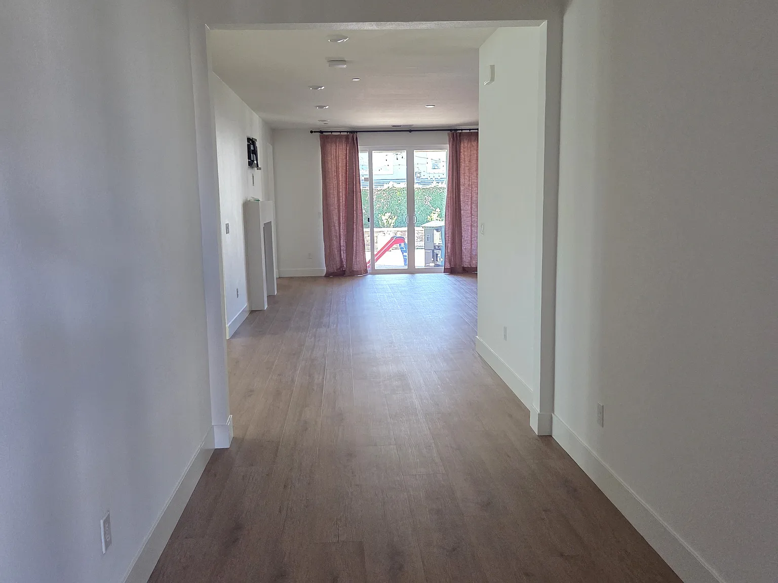 3 bed, 2.5 bath, 2287 sqft, $3,250 — Photo 2