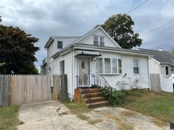 14 Stone Boulevard, Massapequa, NY 11758