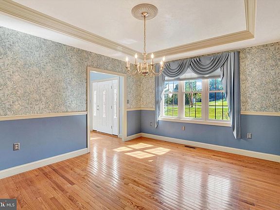 4th image of 639 Chestnut Hill Rd