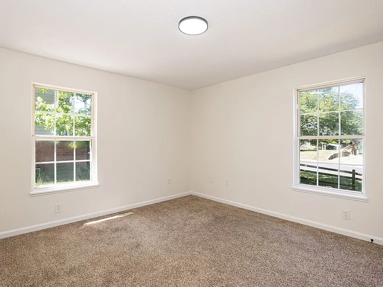 830 Oxford Ln — Photo 23