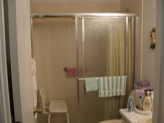 4th image of 2529 Vaughn Ave