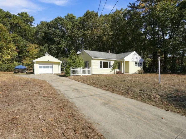 671 James St, Chicopee, MA 01020