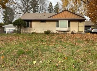 679 Skillman Ave W, Roseville, MN 55113