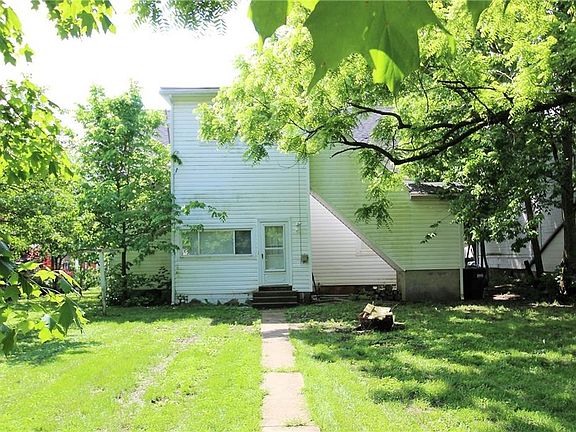 3rd image of 442 E 4th St