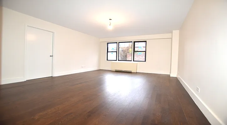 Rented by Manhattan Realty Group | media 2