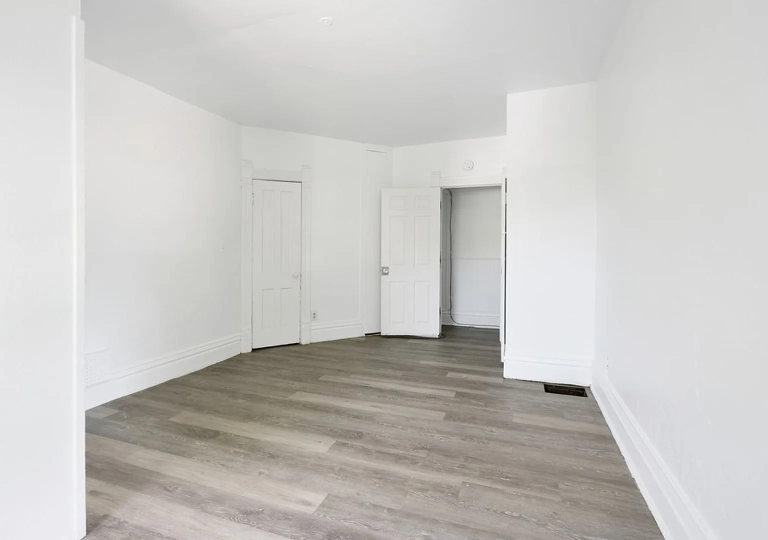 2314 Walnut St — Photo 3