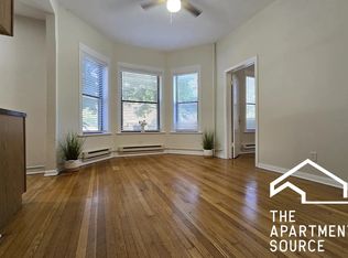 925 W Waveland Ave #1A, Chicago, IL 60613