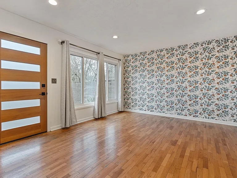 6358 NE 37th Ave — Photo 4