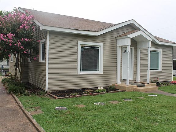 3rd image of 815 E Seneca Ave