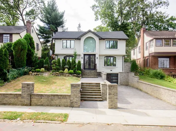 138-22 82nd Avenue image 2 of 17