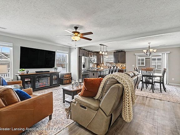 4th image of 688 Accipiter Way