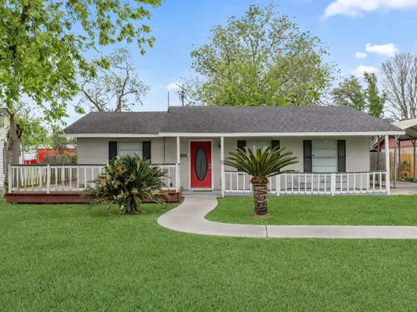 1921 Foote St, Wharton, TX 77488